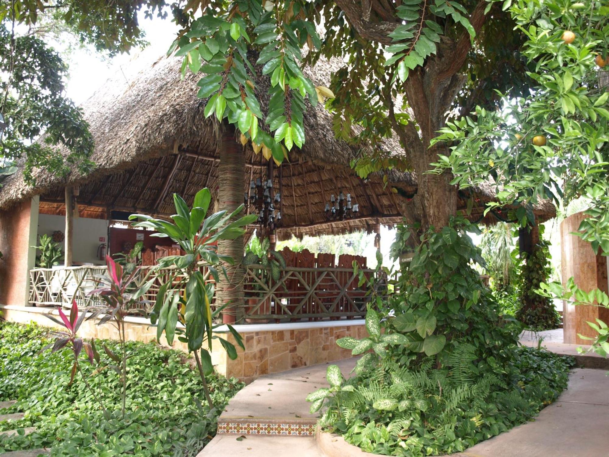 Ecotel Quinta Regia Valladolid  Exterior photo